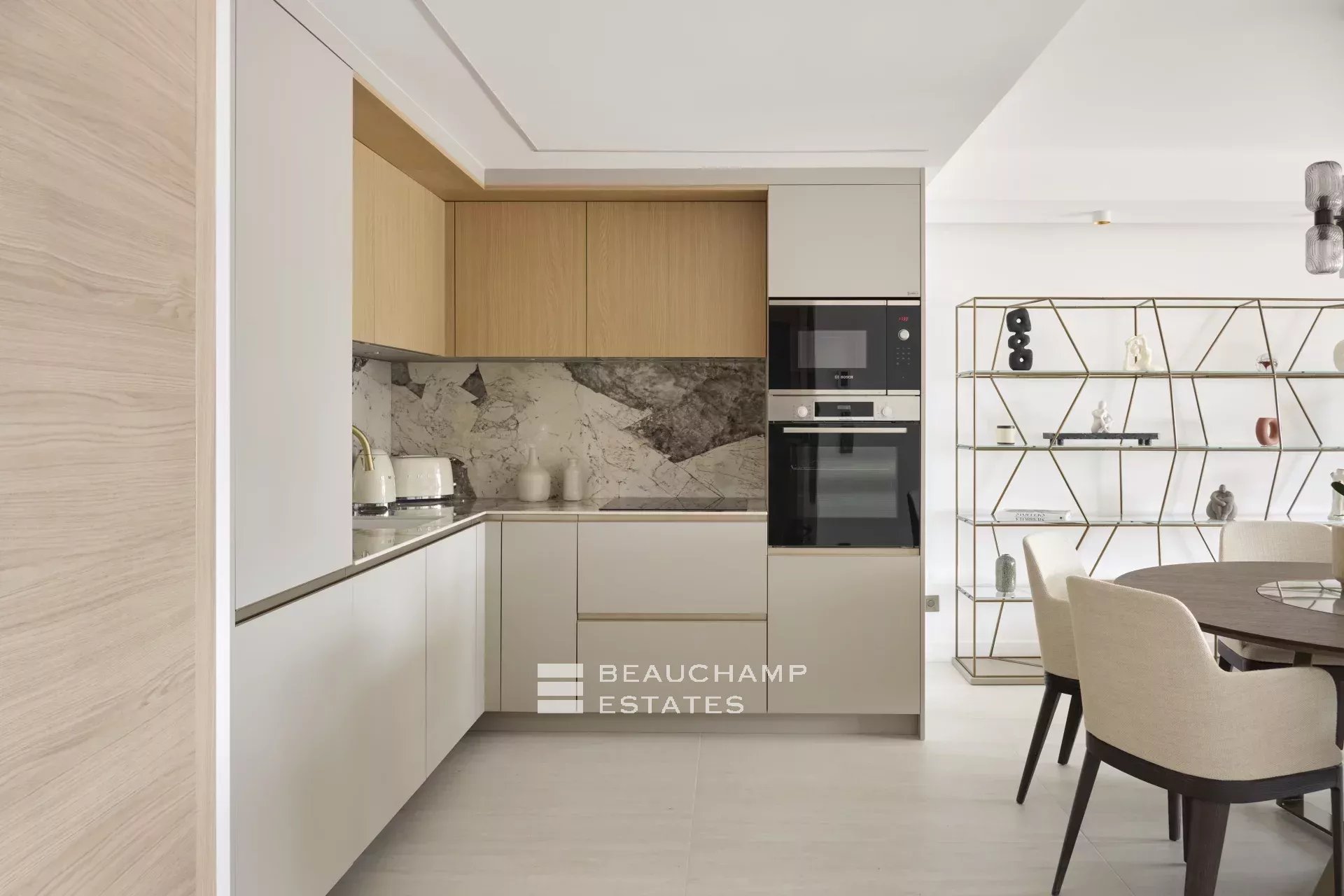 Magnifique appartement avec vue mer, 3 chambres en suite – Cannes Palm Beach Stunning sea-view apartment, 3 en-suite bedrooms – Cannes Palm Beach