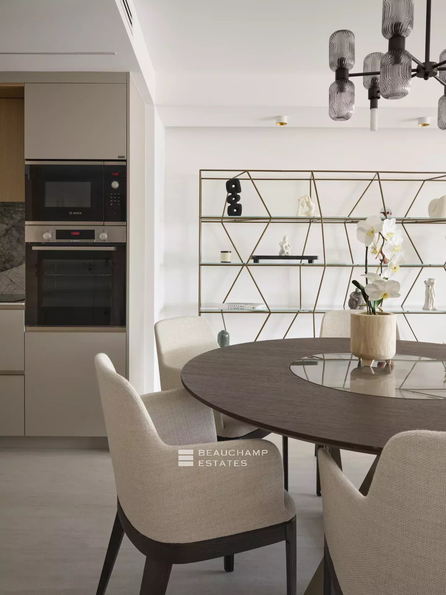 Magnifique appartement avec vue mer, 3 chambres en suite – Cannes Palm Beach Stunning sea-view apartment, 3 en-suite bedrooms – Cannes Palm Beach