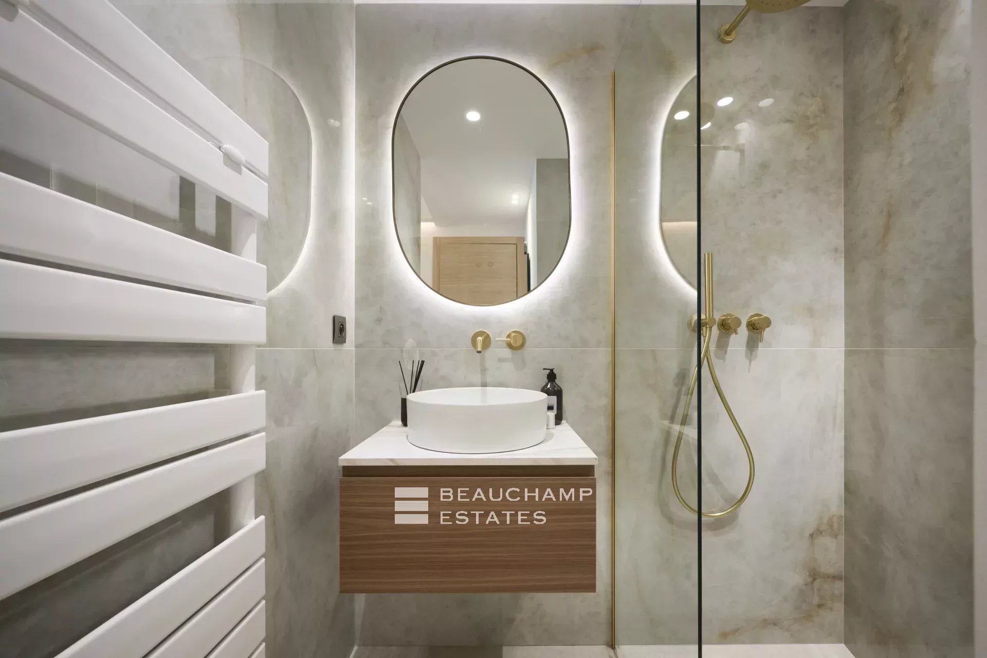 Magnifique appartement avec vue mer, 3 chambres en suite – Cannes Palm Beach Stunning sea-view apartment, 3 en-suite bedrooms – Cannes Palm Beach