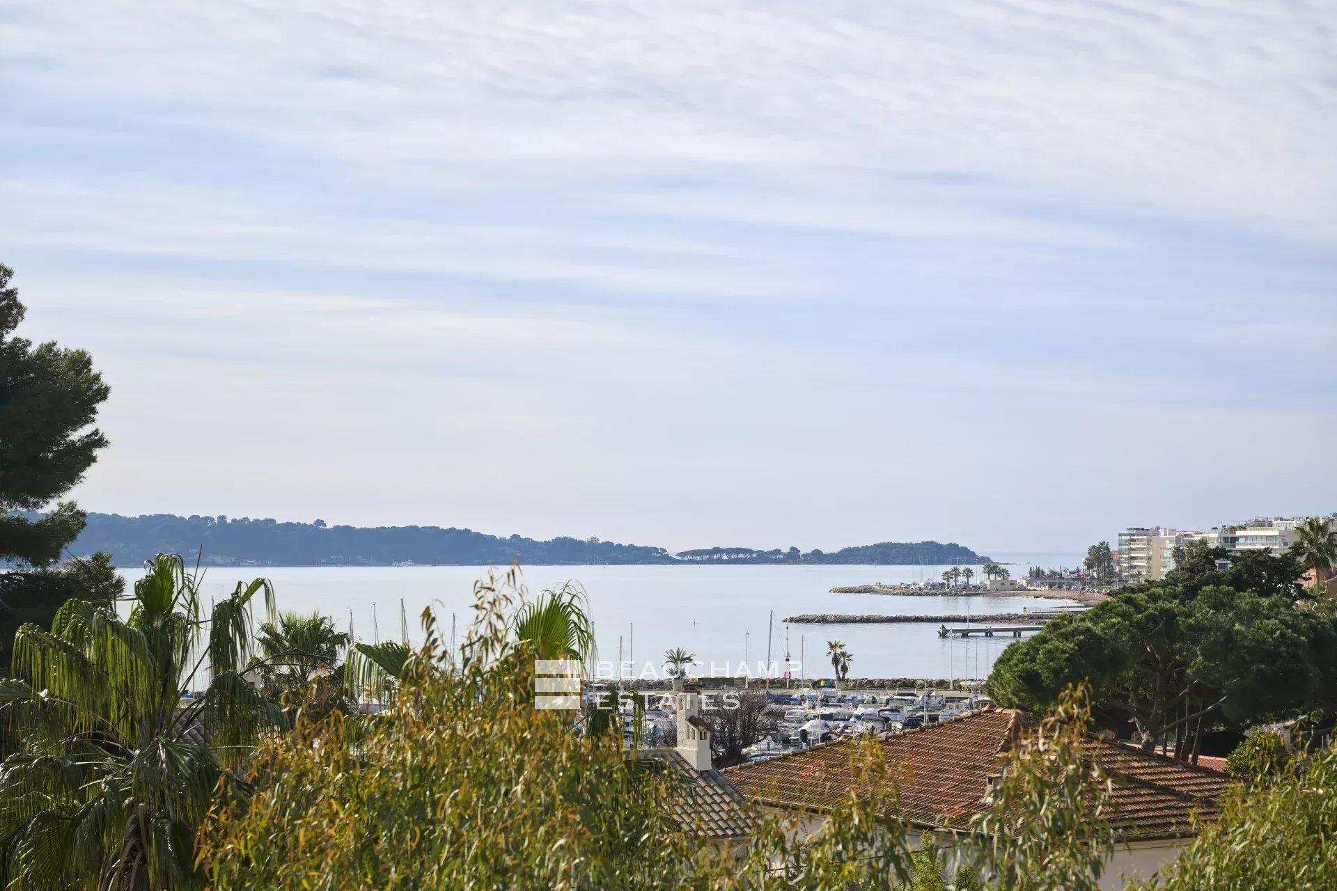 Magnifique appartement avec vue mer, 3 chambres en suite – Cannes Palm Beach Stunning sea-view apartment, 3 en-suite bedrooms – Cannes Palm Beach