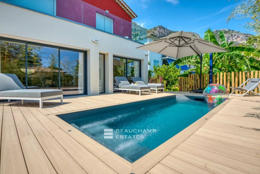 Stylish neo-classic villa with 5 bedrooms in Èze