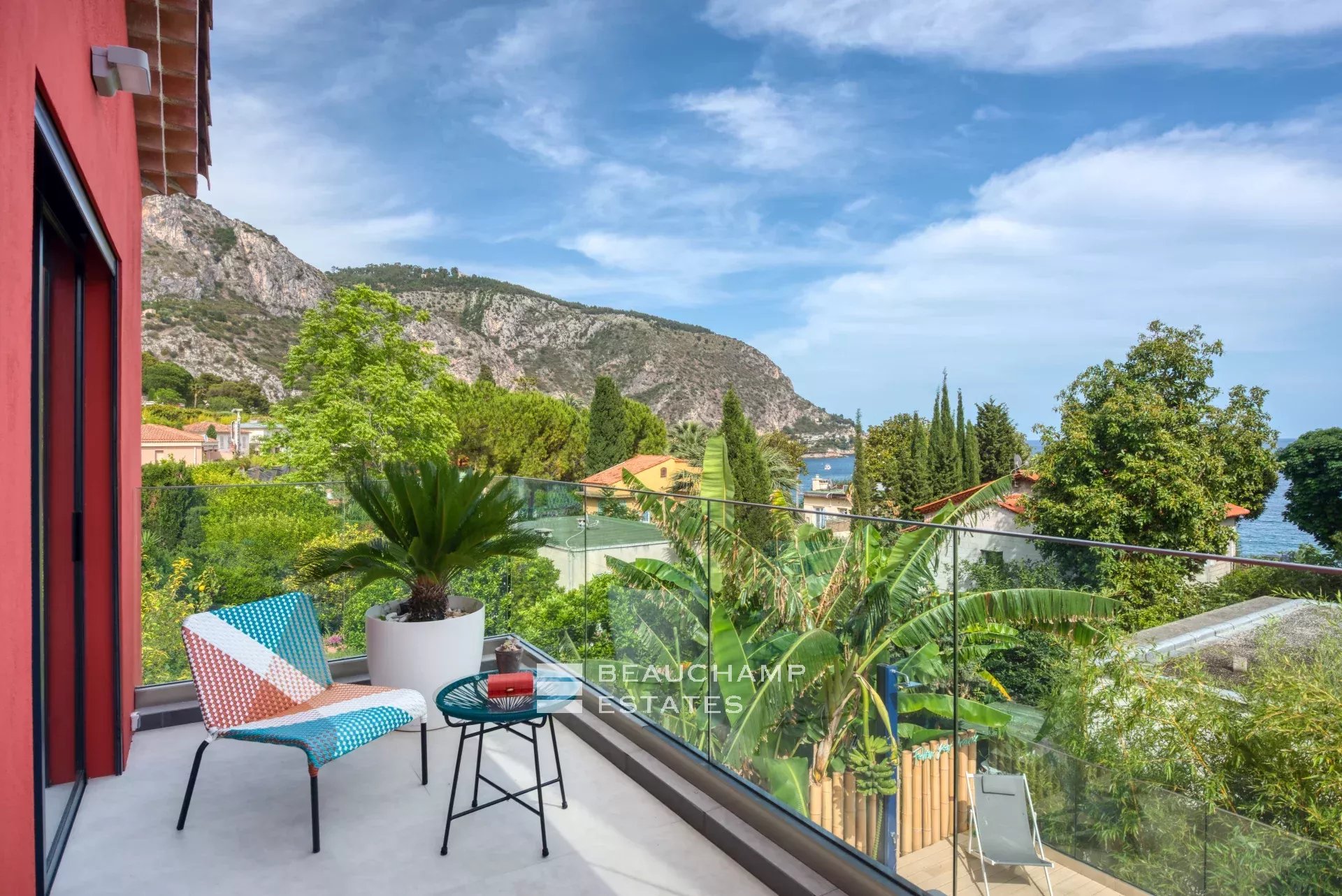 Charmante villa contemporaine de 5 chambres à Èze Stylish neo-classic villa with 5 bedrooms in Èze