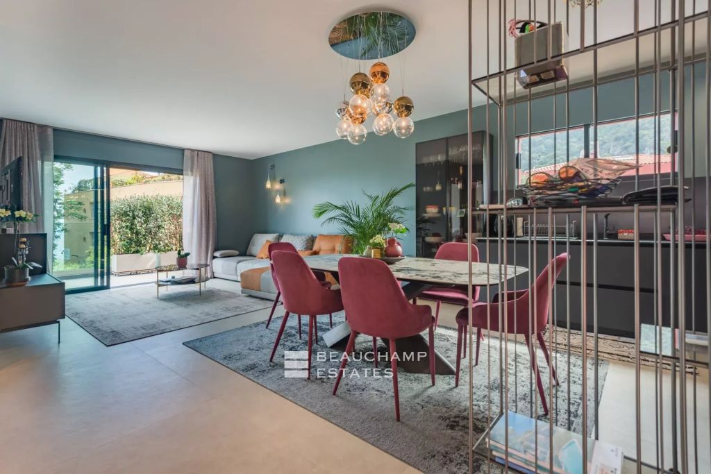 Stylish neo-classic villa with 5 bedrooms in Èze