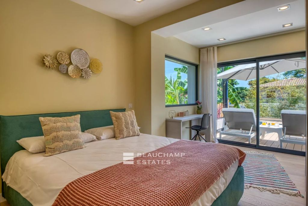 Stylish neo-classic villa with 5 bedrooms in Èze