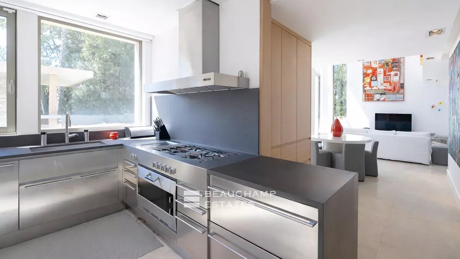 Sublime contemporary villa within walking distance of the center of Saint-Tropez Sublime contemporary villa within walking distance of the center of Saint-Tropez