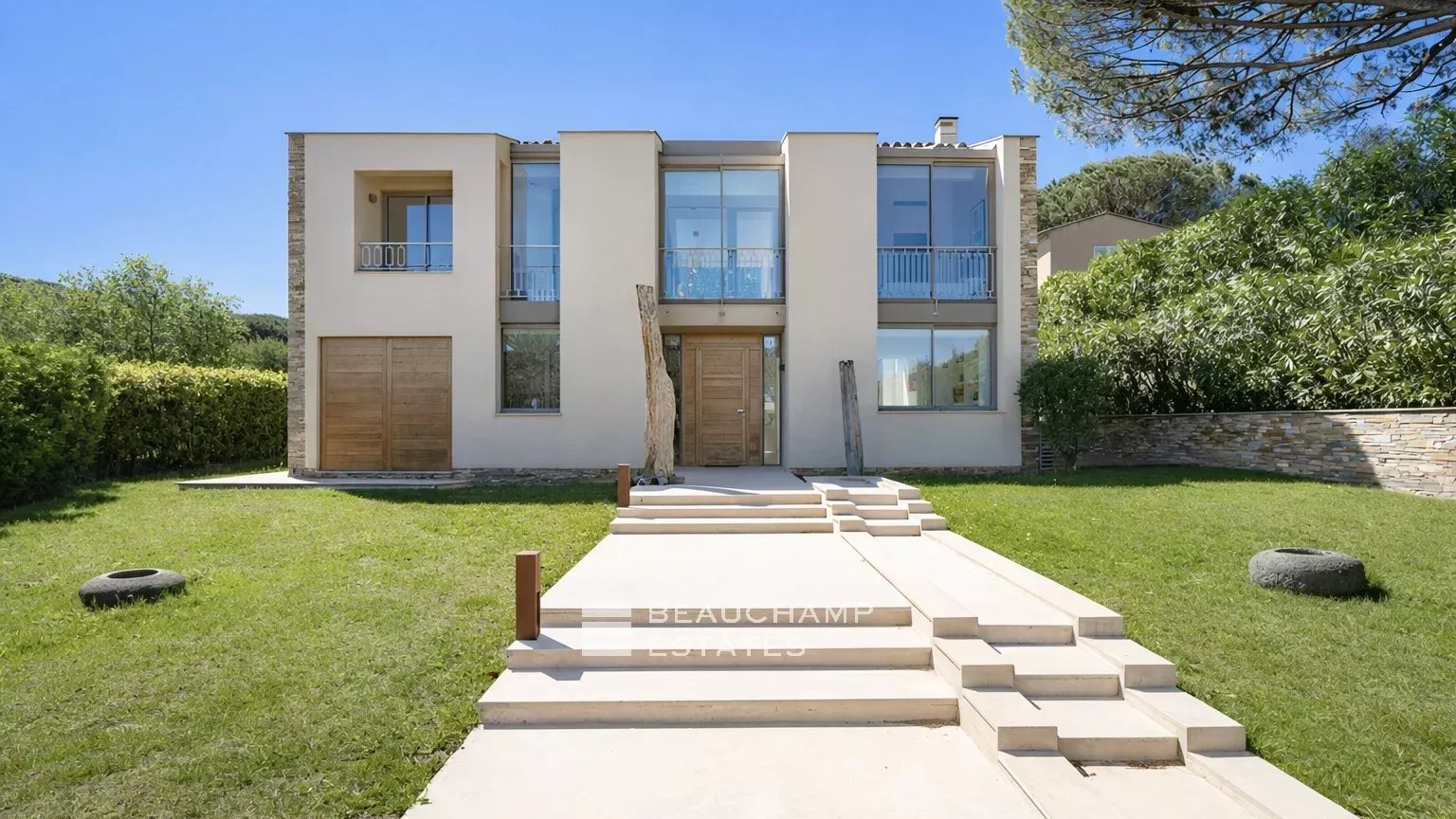 Sublime contemporary villa within walking distance of the center of Saint-Tropez Sublime contemporary villa within walking distance of the center of Saint-Tropez