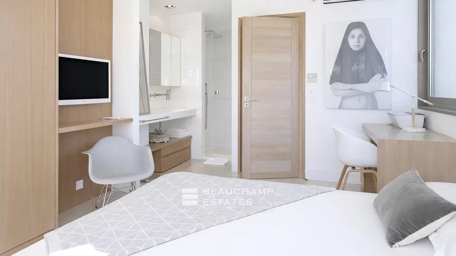 Sublime contemporary villa within walking distance of the center of Saint-Tropez Sublime contemporary villa within walking distance of the center of Saint-Tropez