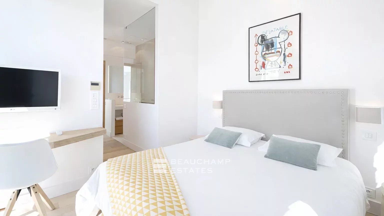 Sublime contemporary villa within walking distance of the center of Saint-Tropez Sublime contemporary villa within walking distance of the center of Saint-Tropez