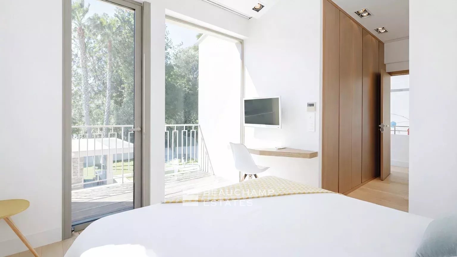 Sublime contemporary villa within walking distance of the center of Saint-Tropez Sublime contemporary villa within walking distance of the center of Saint-Tropez