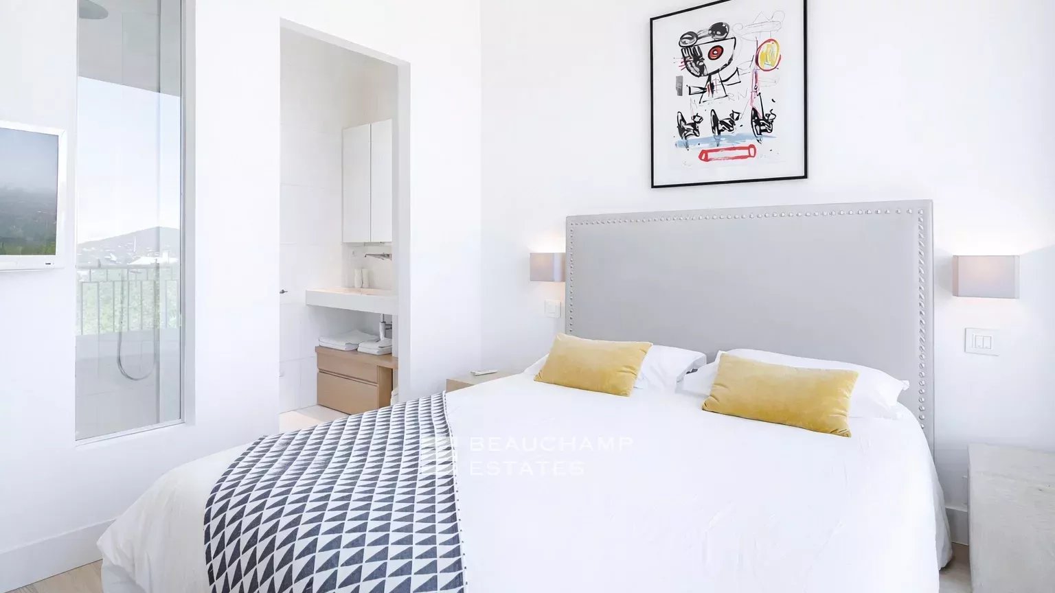 Sublime contemporary villa within walking distance of the center of Saint-Tropez Sublime contemporary villa within walking distance of the center of Saint-Tropez