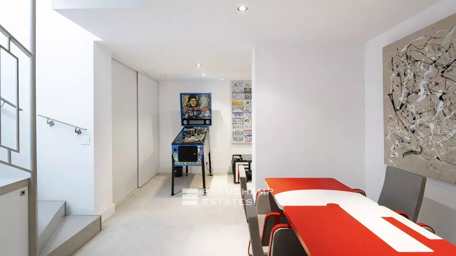 Sublime contemporary villa within walking distance of the center of Saint-Tropez Sublime contemporary villa within walking distance of the center of Saint-Tropez