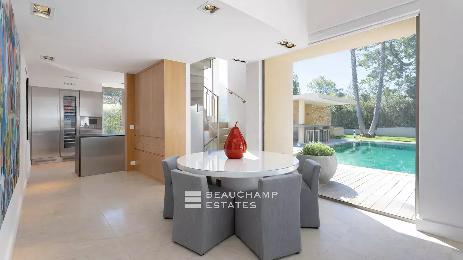 Sublime contemporary villa within walking distance of the center of Saint-Tropez Sublime contemporary villa within walking distance of the center of Saint-Tropez