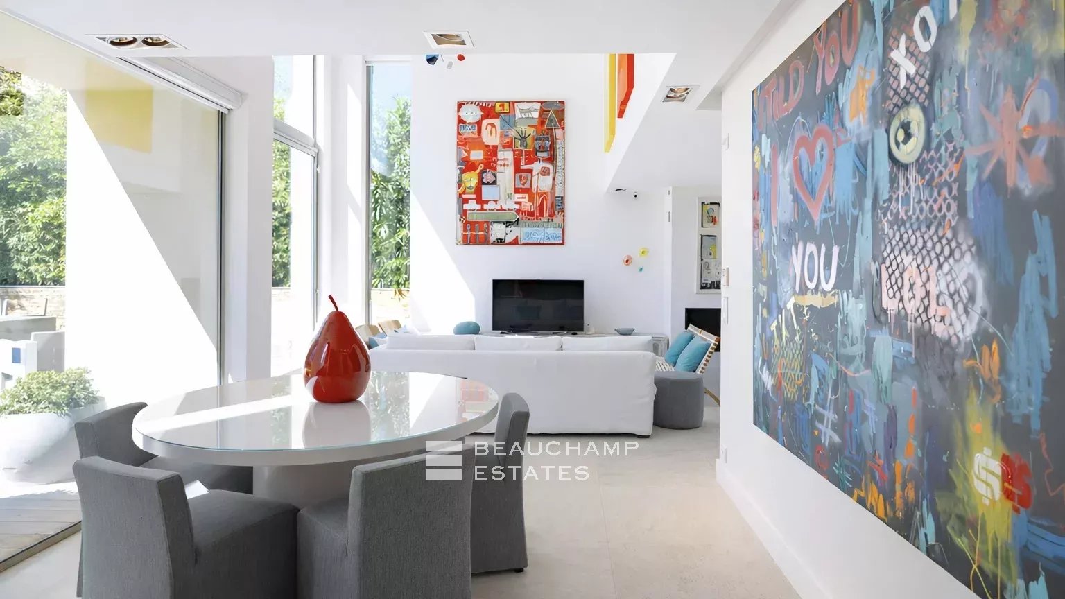 Sublime contemporary villa within walking distance of the center of Saint-Tropez Sublime contemporary villa within walking distance of the center of Saint-Tropez