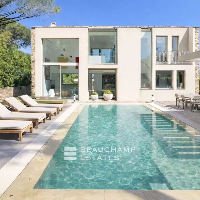 Sublime villa contemporaine à pied du centre de Saint-Tropez