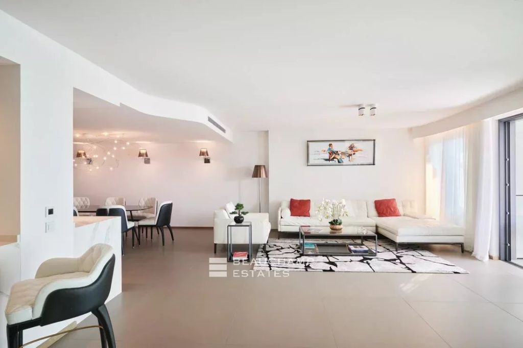 Sumptuous 4-bedroom apartment – Cannes Croisette Face Palais