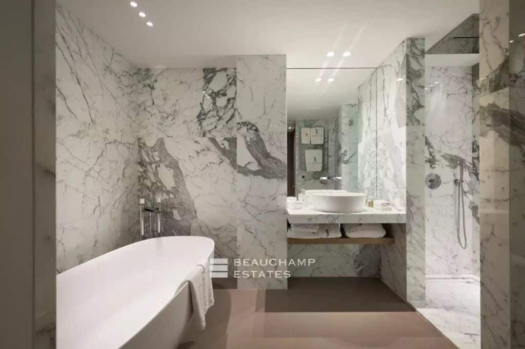Sumptuous 4-bedroom apartment – Cannes Croisette Face Palais