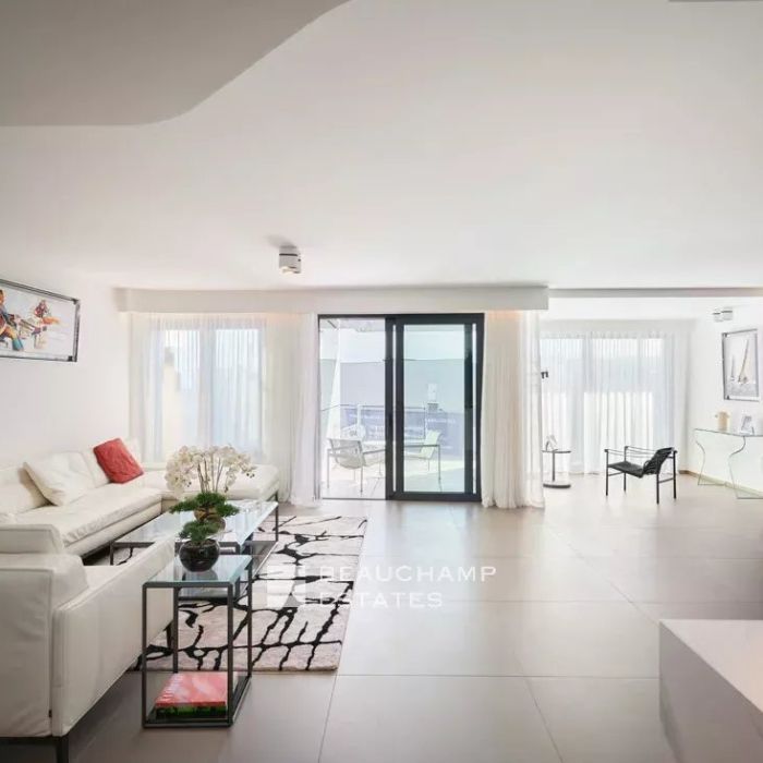 Sumptuous 4-bedroom apartment – Cannes Croisette Face Palais