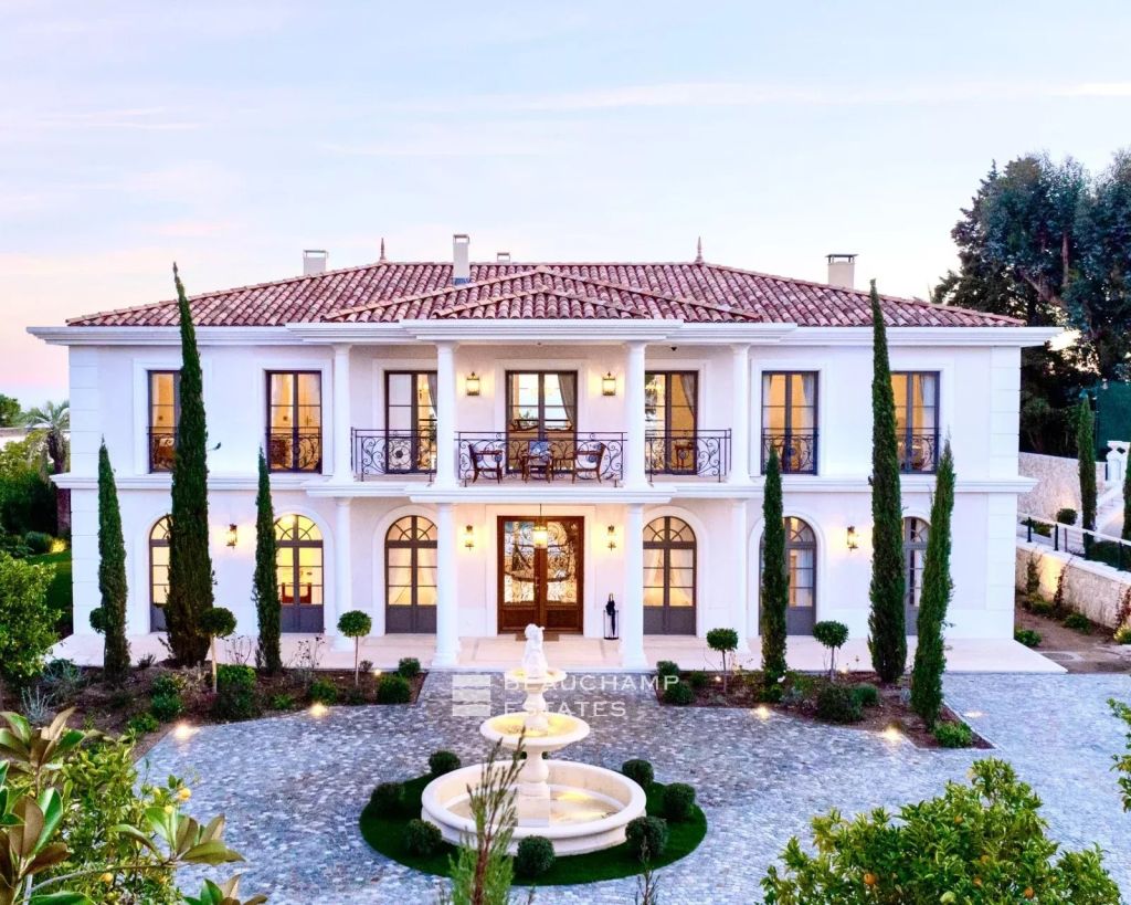 Sumptuous Belle Époque palace with 8 bedrooms, sea and mountain views, tennis court, and indoor swimming pool in the heights of Cannes