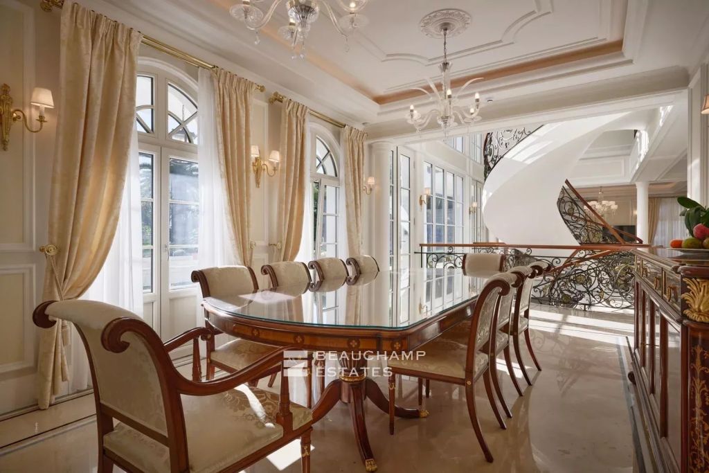 Sumptuous Belle Époque palace with 8 bedrooms, sea and mountain views, tennis court, and indoor swimming pool in the heights of Cannes