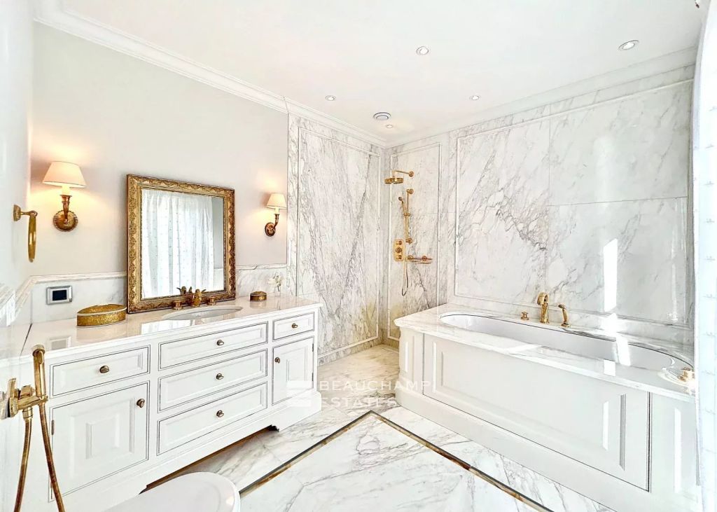 Sumptuous Belle Époque palace with 8 bedrooms, sea and mountain views, tennis court, and indoor swimming pool in the heights of Cannes