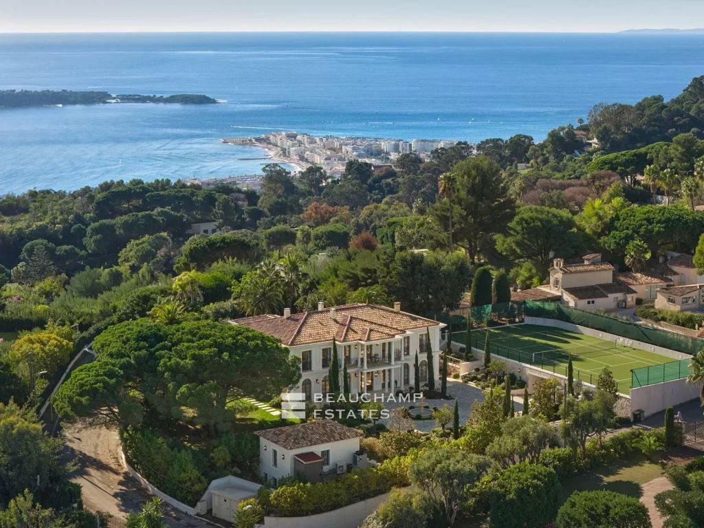 Sumptuous Belle Époque palace with 8 bedrooms, sea and mountain views, tennis court, and indoor swimming pool in the heights of Cannes