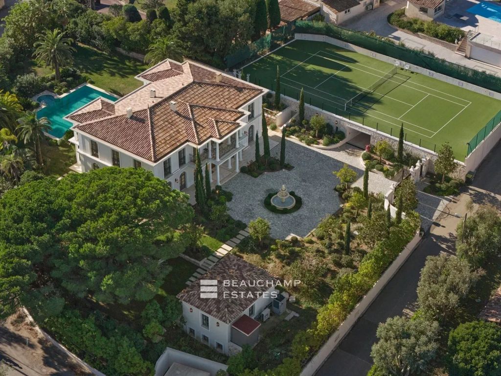 Sumptuous Belle Époque palace with 8 bedrooms, sea and mountain views, tennis court, and indoor swimming pool in the heights of Cannes