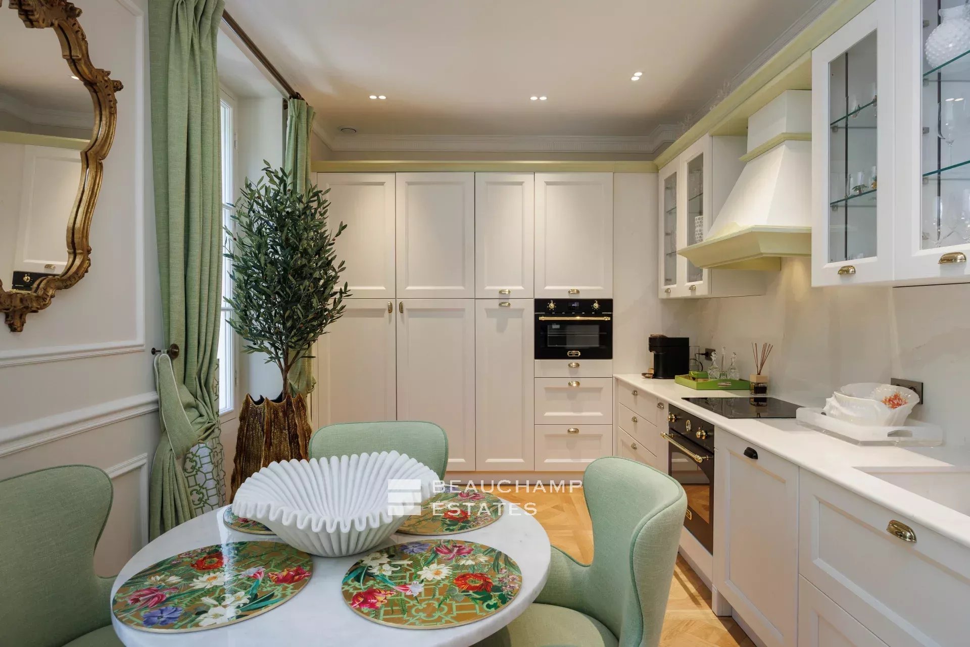 Somptueuse villa Belle Époque à Beaulieu-sur-Mer – 6 chambres, piscine, maison d’amis et sécurité absolue Sumptuous Belle Époque Villa in Beaulieu-sur-Mer 6 Bedrooms, swimming-pool, guest-house and security