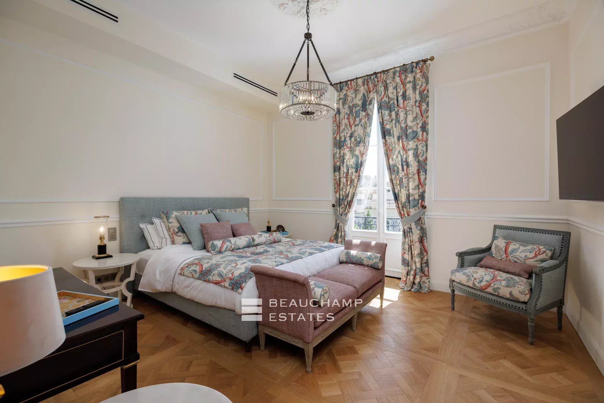 Somptueuse villa Belle Époque à Beaulieu-sur-Mer – 6 chambres, piscine, maison d’amis et sécurité absolue Sumptuous Belle Époque Villa in Beaulieu-sur-Mer 6 Bedrooms, swimming-pool, guest-house and security