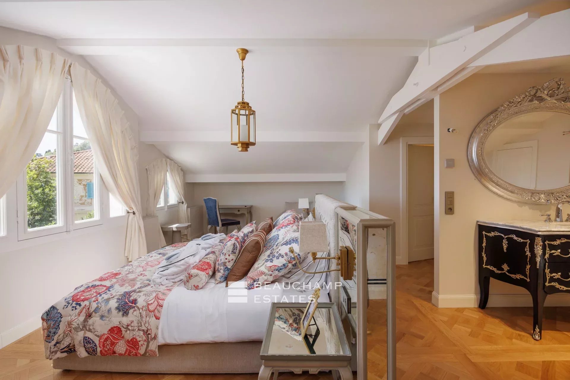 Somptueuse villa Belle Époque à Beaulieu-sur-Mer – 6 chambres, piscine, maison d’amis et sécurité absolue Sumptuous Belle Époque Villa in Beaulieu-sur-Mer 6 Bedrooms, swimming-pool, guest-house and security