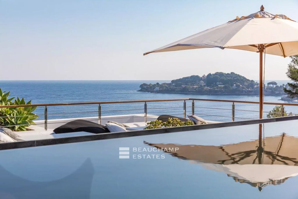 Sumptuous contemporary villa with 4 bedrooms and panoramic sea views in Saint Jean Cap Ferrat
