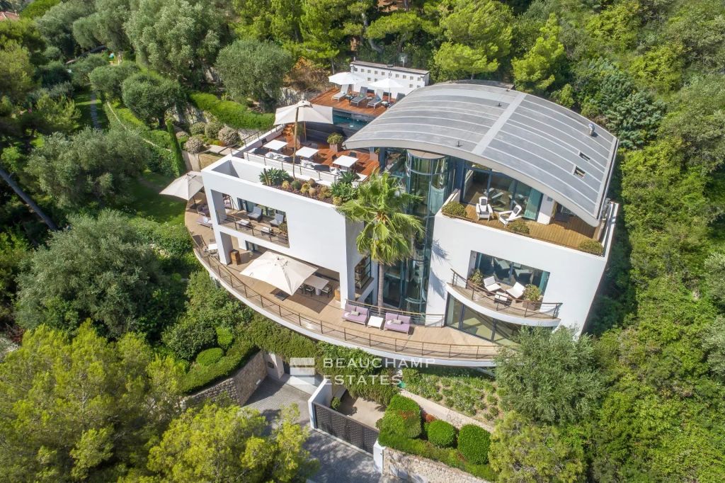 Sumptuous contemporary villa with 4 bedrooms and panoramic sea views in Saint Jean Cap Ferrat