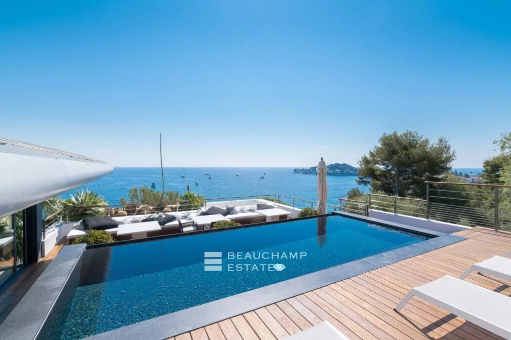 Sumptuous contemporary villa with 4 bedrooms and panoramic sea views in Saint Jean Cap Ferrat