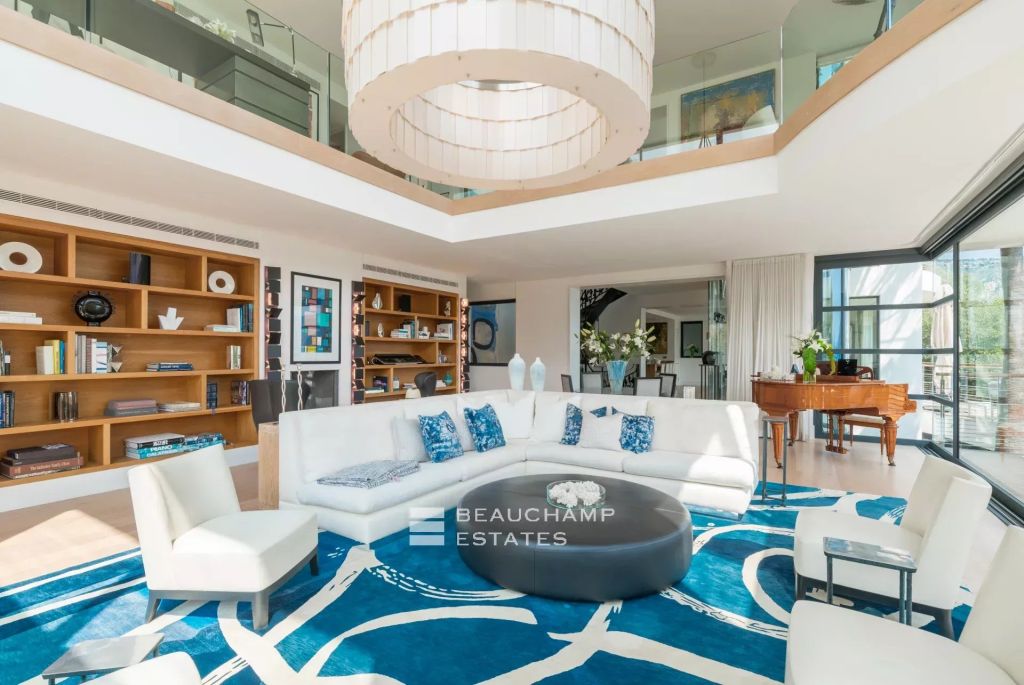 Sumptuous contemporary villa with 4 bedrooms and panoramic sea views in Saint Jean Cap Ferrat