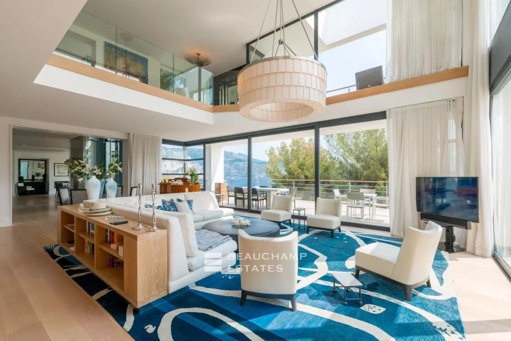Sumptuous contemporary villa with 4 bedrooms and panoramic sea views in Saint Jean Cap Ferrat