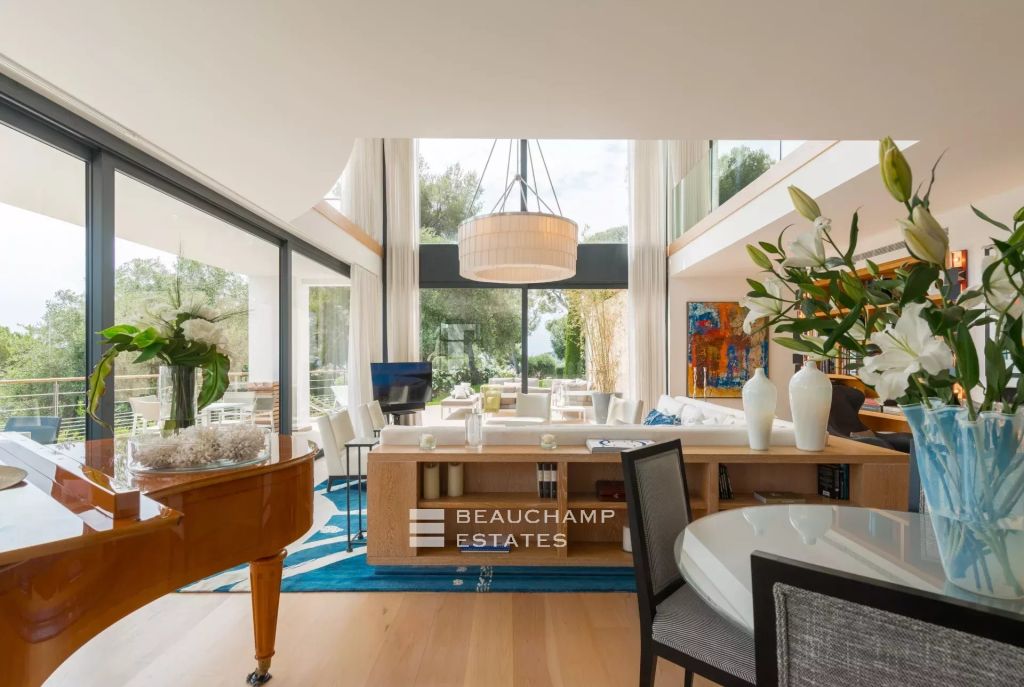 Sumptuous contemporary villa with 4 bedrooms and panoramic sea views in Saint Jean Cap Ferrat
