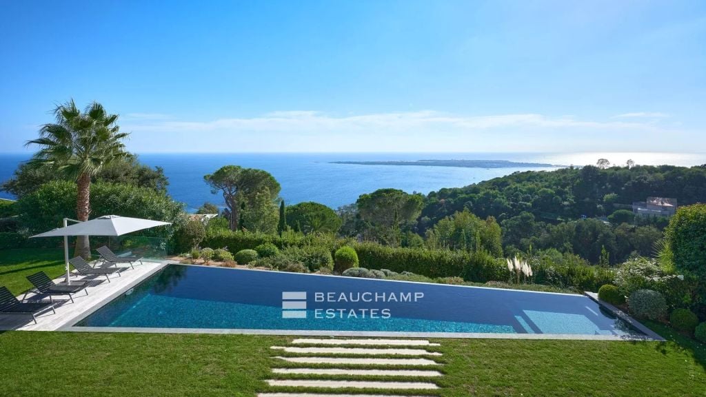 Super Cannes Comtemporary villa with panoramic sea view