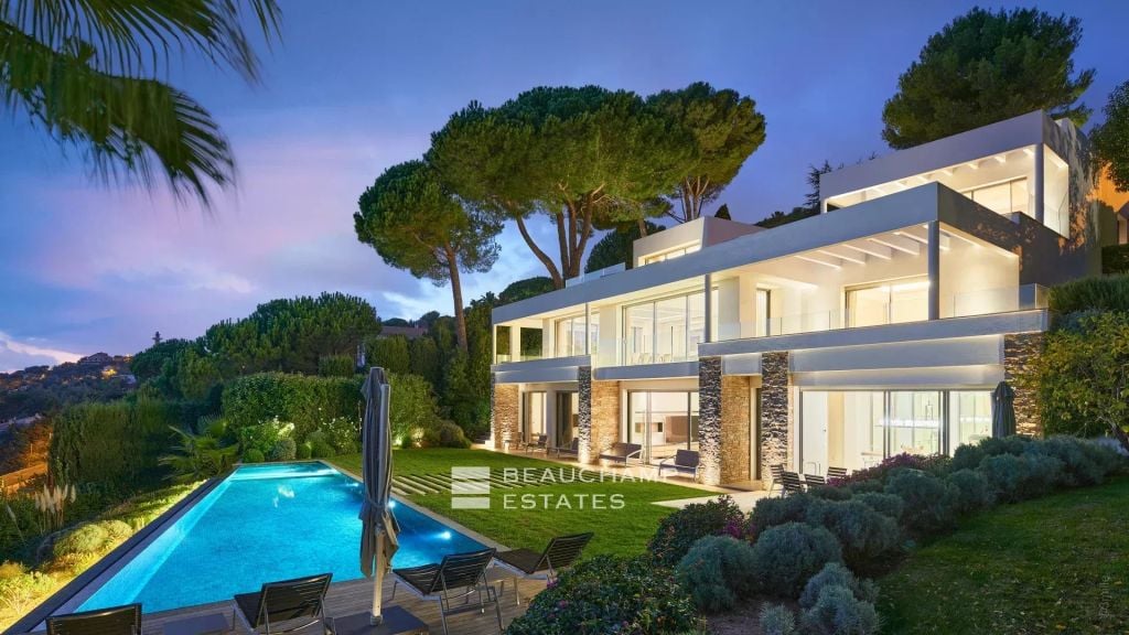 Super Cannes Comtemporary villa with panoramic sea view