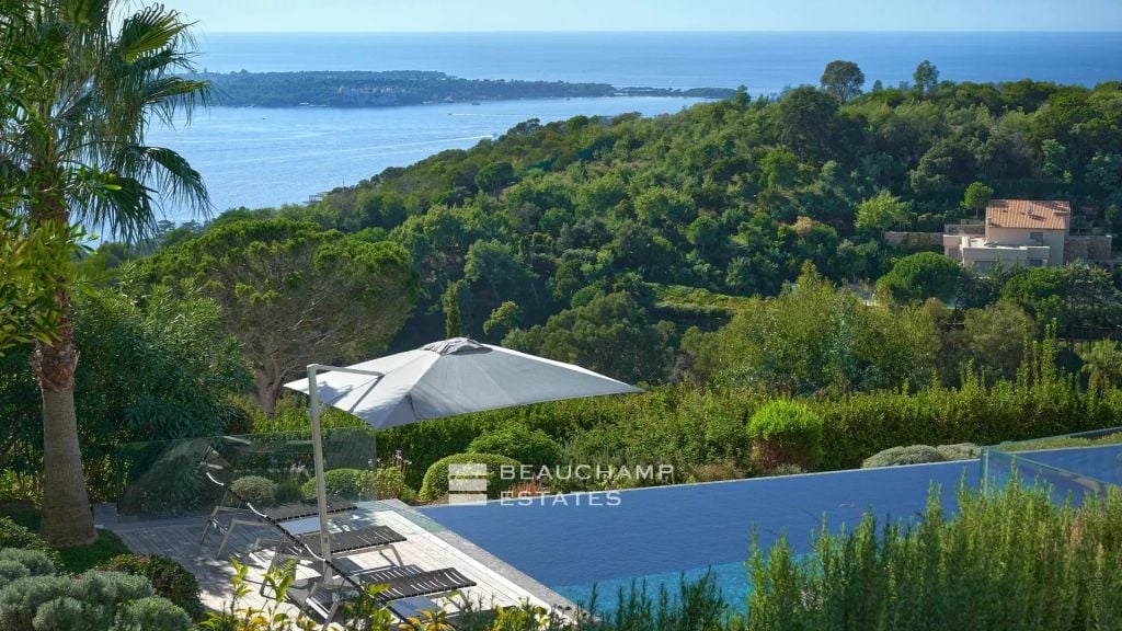 Super Cannes Comtemporary villa with panoramic sea view