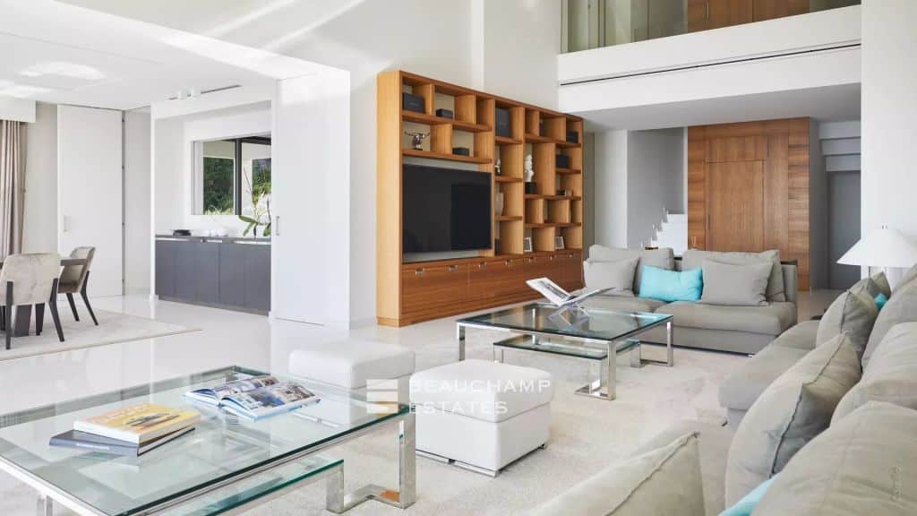 Super Cannes Comtemporary villa with panoramic sea view