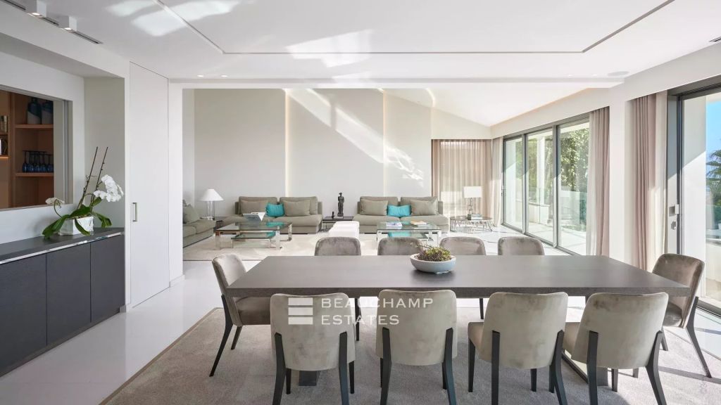 Super Cannes Comtemporary villa with panoramic sea view