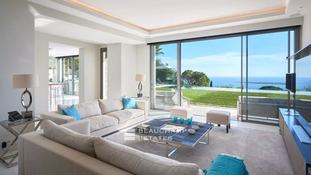 Super Cannes Comtemporary villa with panoramic sea view