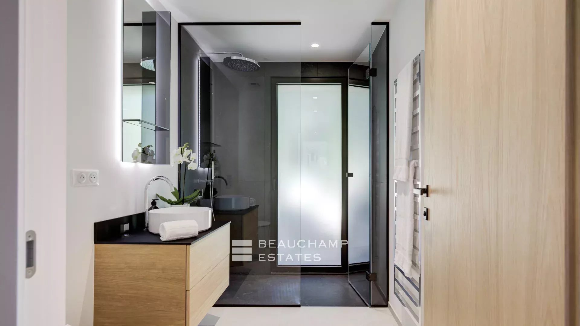 Super Cannes – Superbe villa de vacances avec prestation de luxe et vue mer Super Cannes Hills -Stunning holiday villa with luxury services and sea views