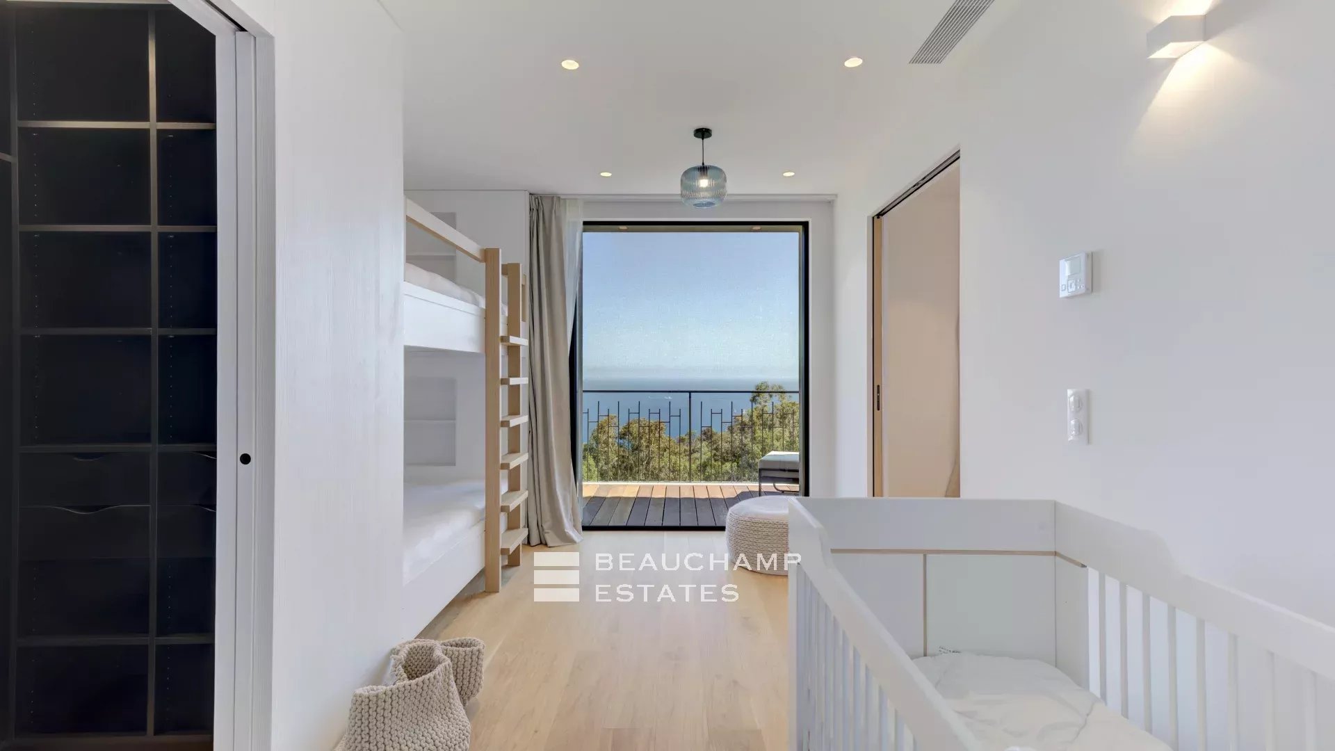 Super Cannes – Superbe villa de vacances avec prestation de luxe et vue mer Super Cannes Hills -Stunning holiday villa with luxury services and sea views