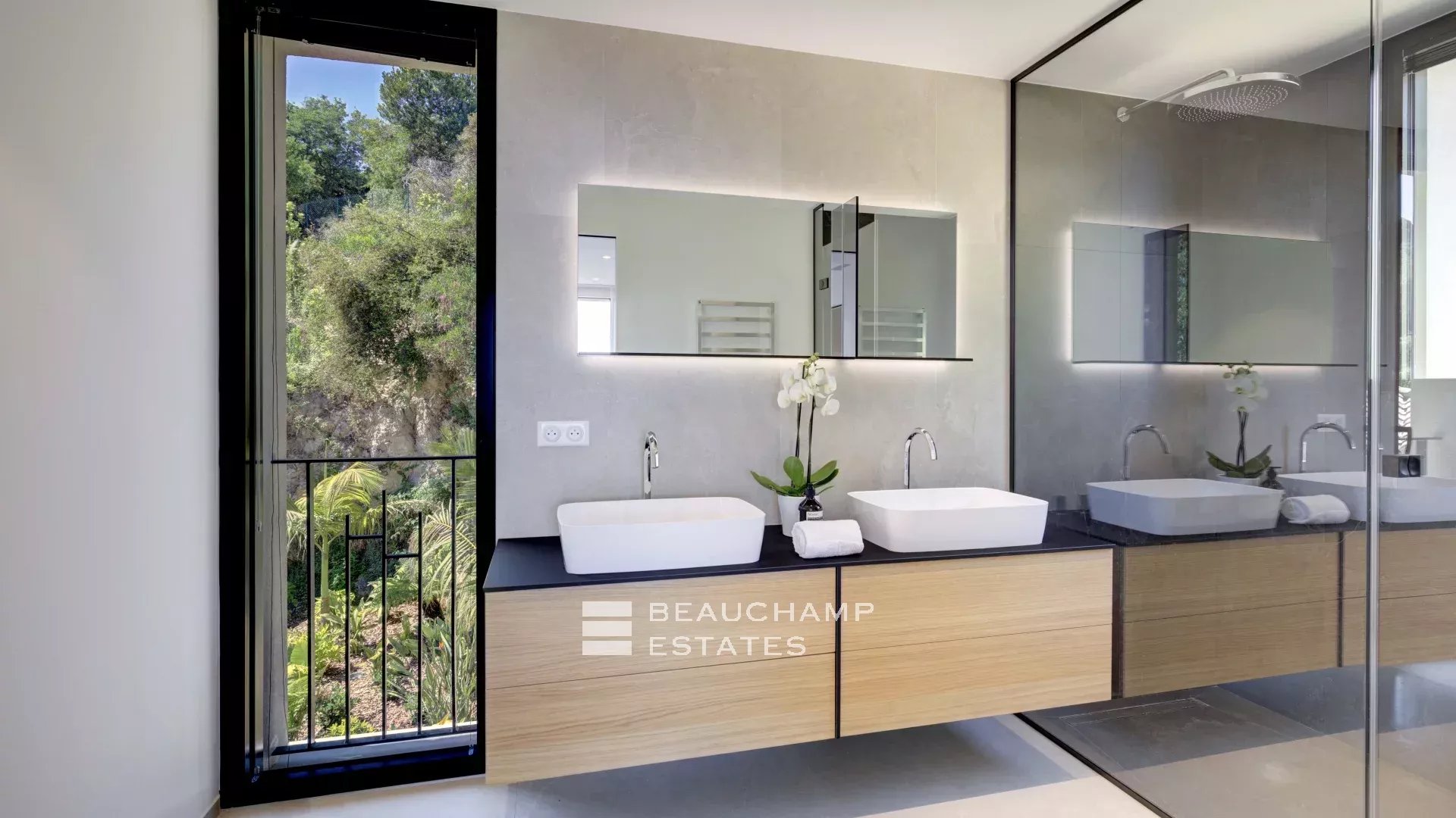 Super Cannes – Superbe villa de vacances avec prestation de luxe et vue mer Super Cannes Hills -Stunning holiday villa with luxury services and sea views