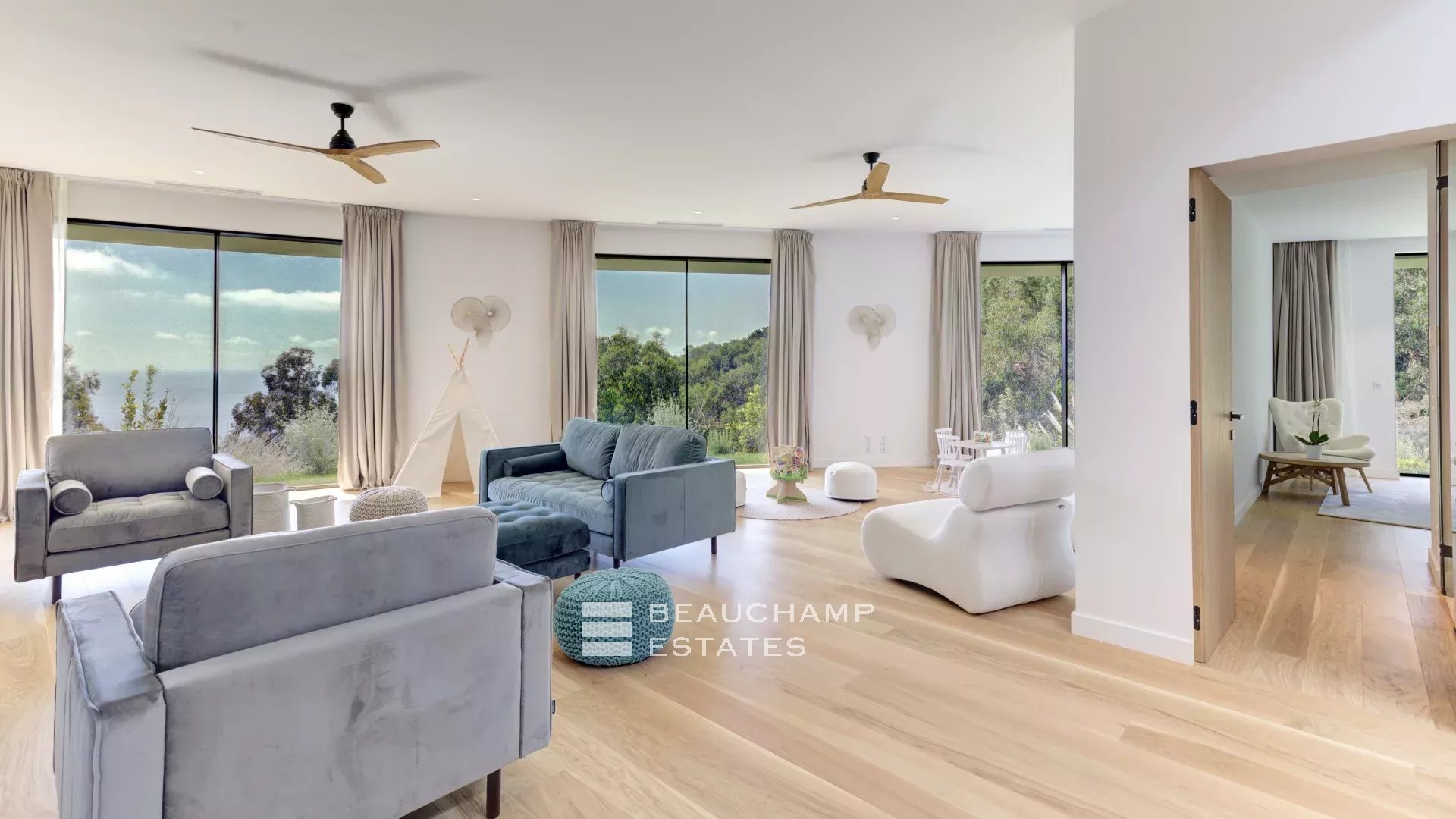 Super Cannes – Superbe villa de vacances avec prestation de luxe et vue mer Super Cannes Hills -Stunning holiday villa with luxury services and sea views