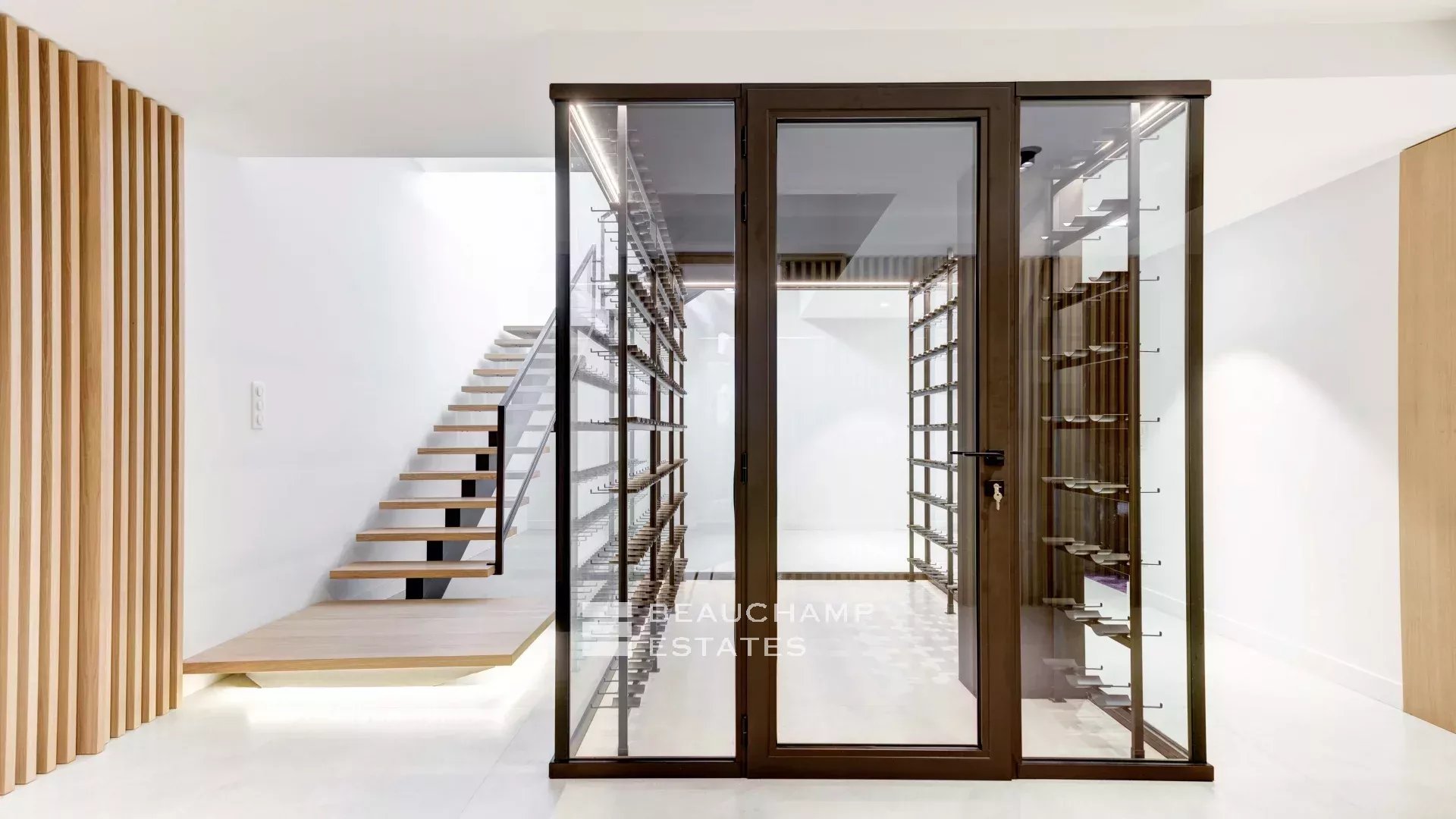 Super Cannes – Superbe villa de vacances avec prestation de luxe et vue mer Super Cannes Hills -Stunning holiday villa with luxury services and sea views