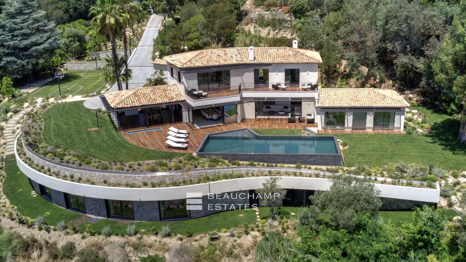 Super Cannes – Superbe villa de vacances avec prestation de luxe et vue mer Super Cannes Hills -Stunning holiday villa with luxury services and sea views