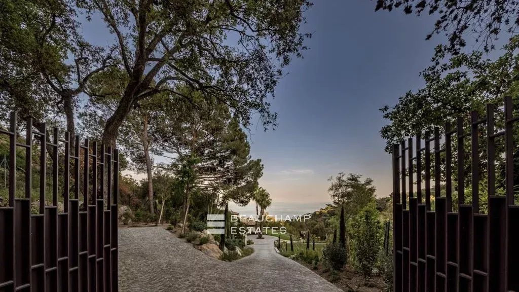 Super Cannes – Superbe villa de vacances avec prestation de luxe et vue mer Super Cannes Hills -Stunning holiday villa with luxury services and sea views