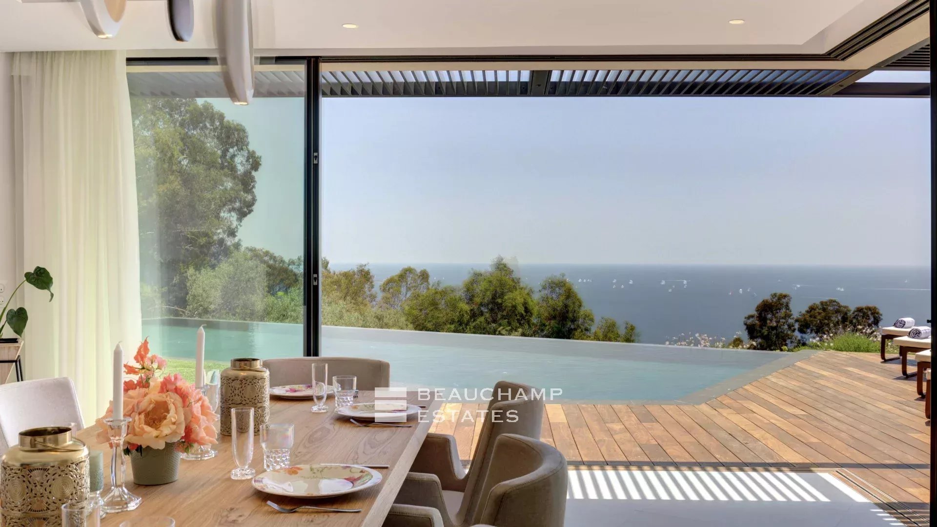 Super Cannes – Superbe villa de vacances avec prestation de luxe et vue mer Super Cannes Hills -Stunning holiday villa with luxury services and sea views
