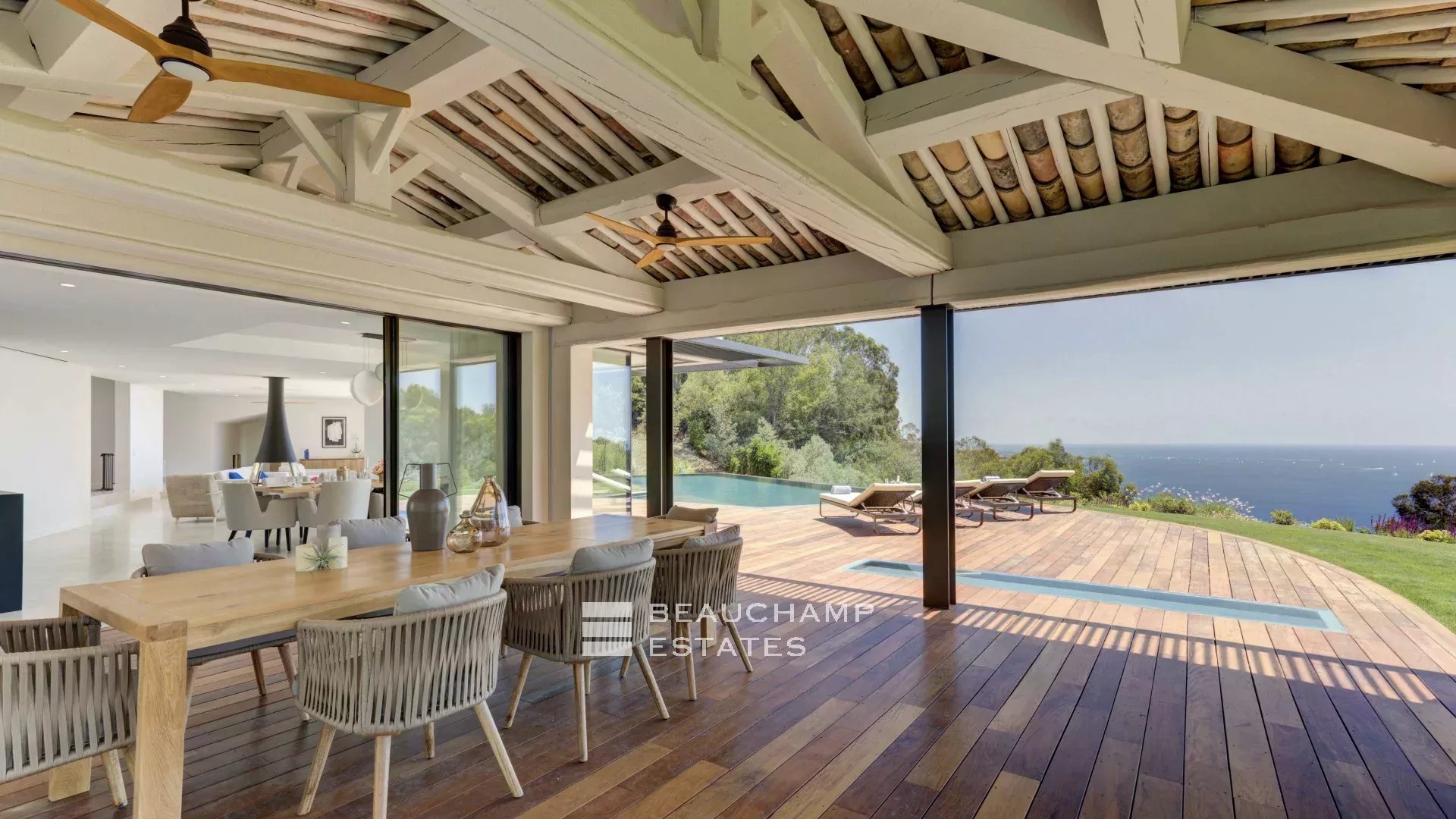 Super Cannes – Superbe villa de vacances avec prestation de luxe et vue mer Super Cannes Hills -Stunning holiday villa with luxury services and sea views